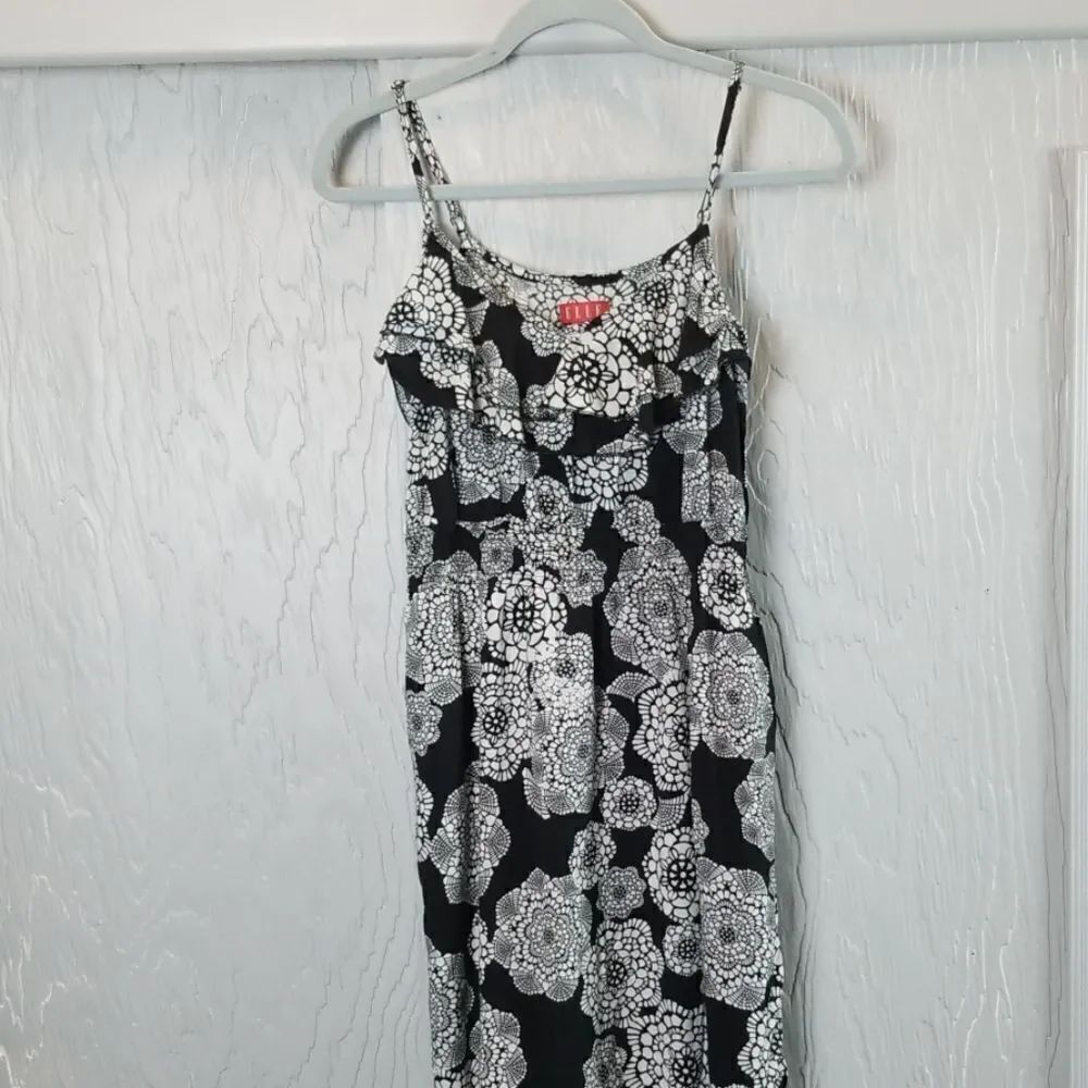 🖤5/$20🖤 ELLE black and white floral mini dress
